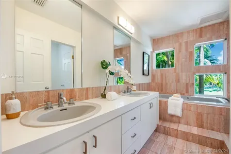 8305 SW 174th Terrace Palmetto Bay FL 33157