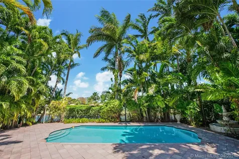 8305 SW 174th Terrace Palmetto Bay FL 33157