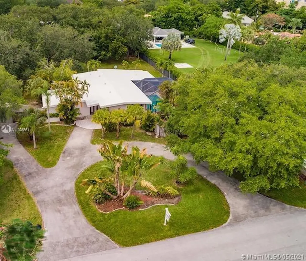 9765 SW 110th Street Miami FL 33176