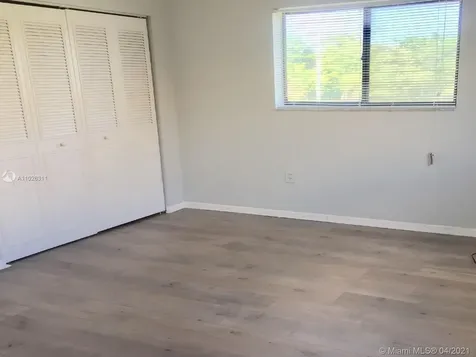 8075 SW 107th Avenue Miami FL 33173