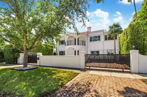 4765 N Bay Road Miami Beach FL 33140
