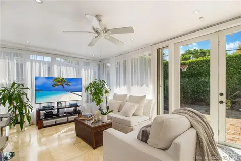 4765 N Bay Road Miami Beach FL 33140