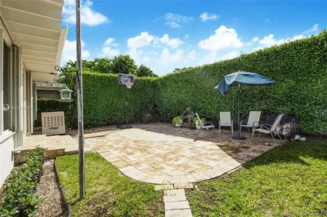 4765 N Bay Road Miami Beach FL 33140