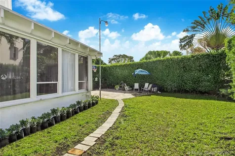 4765 N Bay Road Miami Beach FL 33140