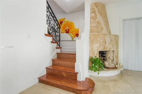 4765 N Bay Road Miami Beach FL 33140