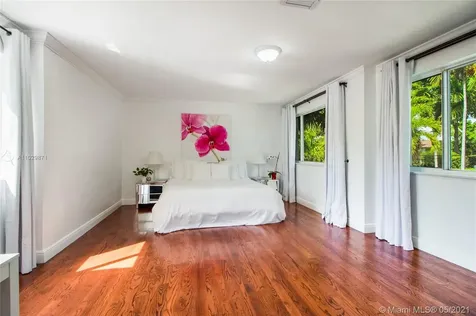 4765 N Bay Road Miami Beach FL 33140