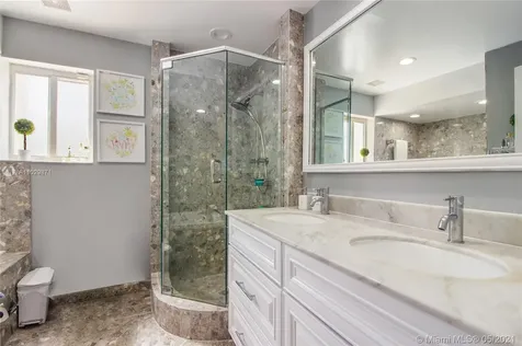 4765 N Bay Road Miami Beach FL 33140