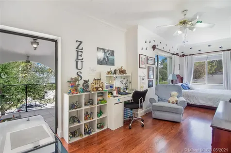 4765 N Bay Road Miami Beach FL 33140