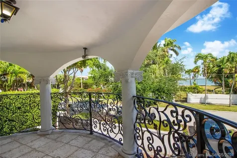 4765 N Bay Road Miami Beach FL 33140