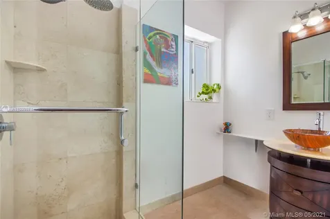 4765 N Bay Road Miami Beach FL 33140