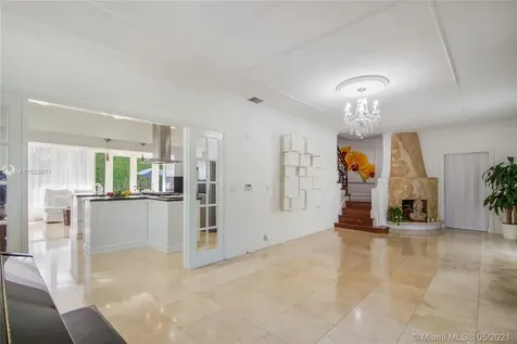 4765 N Bay Road Miami Beach FL 33140
