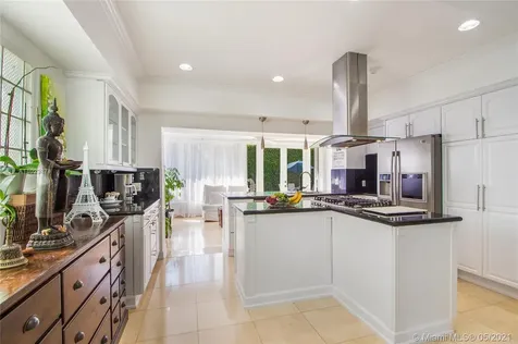 4765 N Bay Road Miami Beach FL 33140