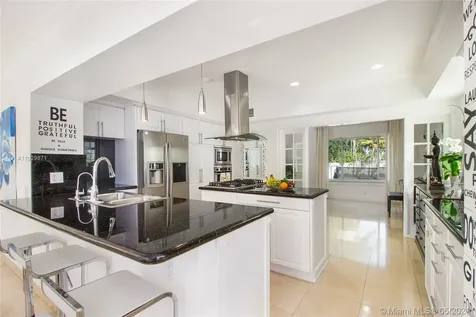 4765 N Bay Road Miami Beach FL 33140