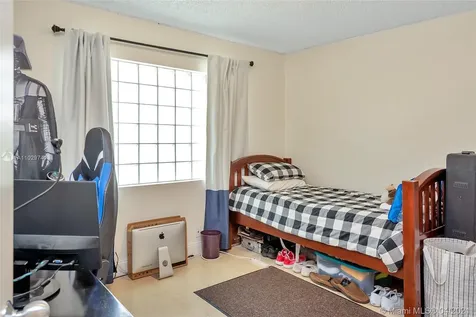 1285 Bayview Circle Weston FL 33326