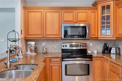 1285 Bayview Circle Weston FL 33326