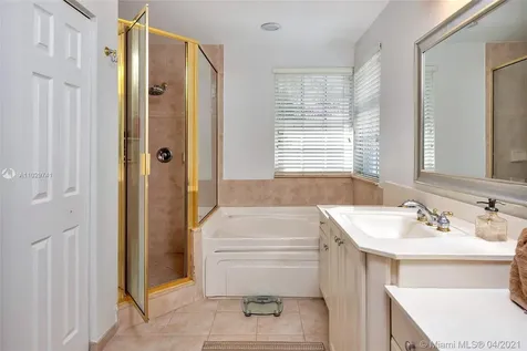 1285 Bayview Circle Weston FL 33326