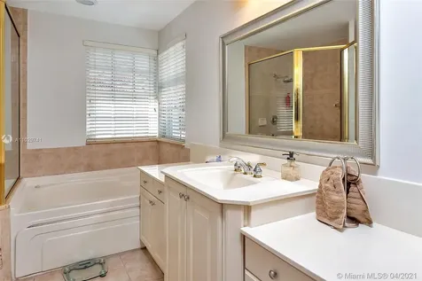 1285 Bayview Circle Weston FL 33326
