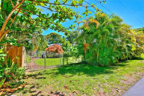 5752 SW 77th Terrace South Miami FL 33143