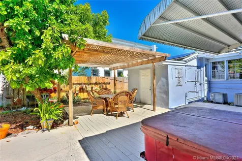 5752 SW 77th Terrace South Miami FL 33143