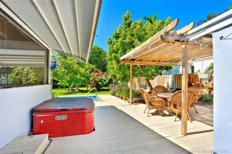 5752 SW 77th Terrace South Miami FL 33143