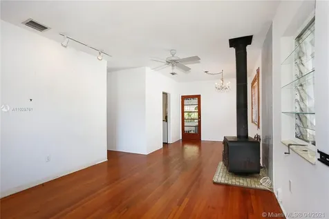 5752 SW 77th Terrace South Miami FL 33143