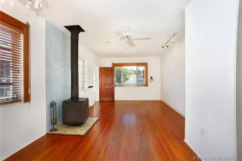 5752 SW 77th Terrace South Miami FL 33143