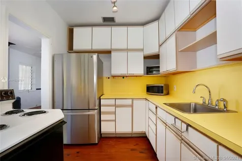 5752 SW 77th Terrace South Miami FL 33143