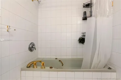 5752 SW 77th Terrace South Miami FL 33143
