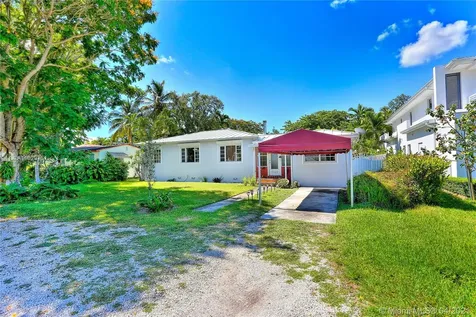5752 SW 77th Terrace South Miami FL 33143