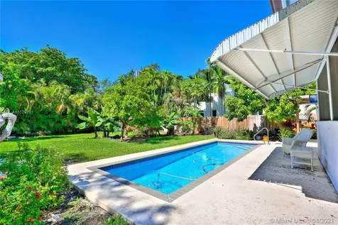 5752 SW 77th Terrace South Miami FL 33143