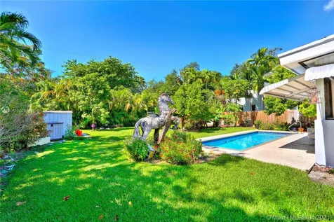5752 SW 77th Terrace South Miami FL 33143