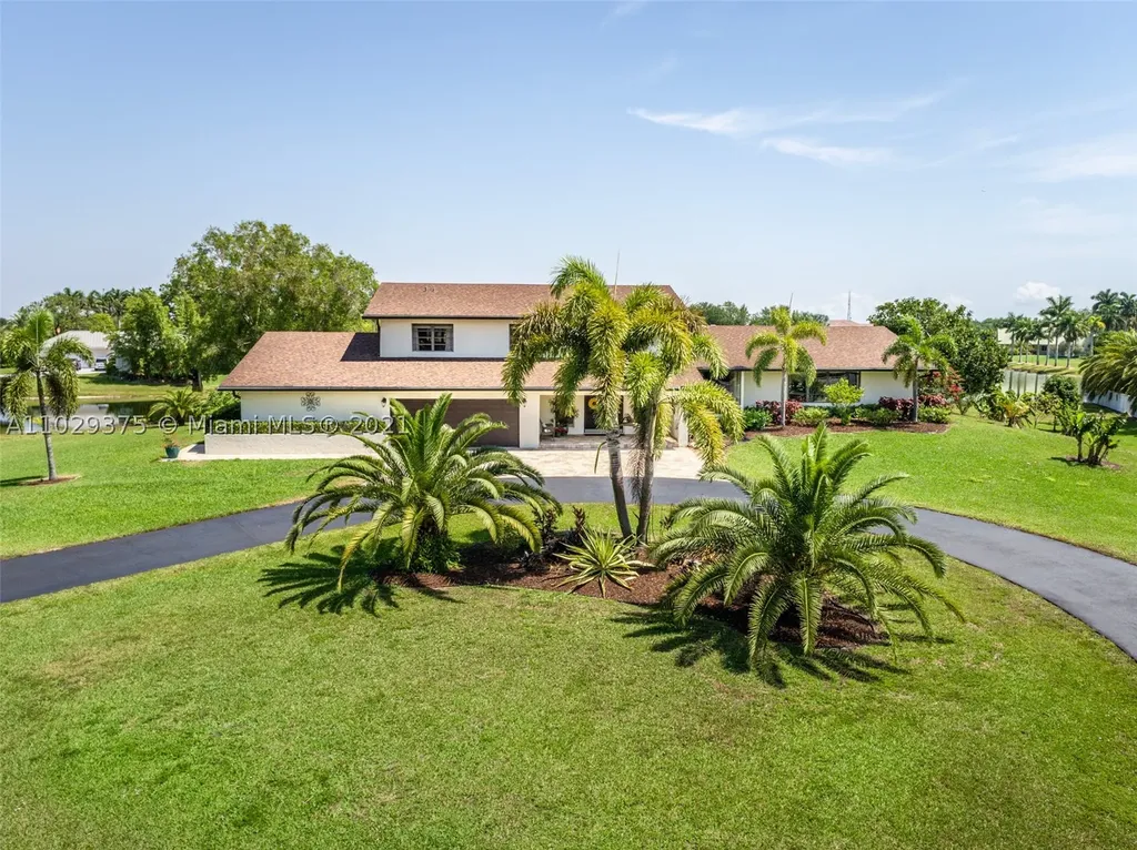 5310 W Saxon Circle Southwest Ranches FL 33331