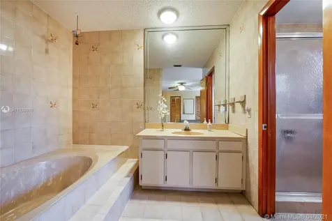 135 SW 136th Avenue Miami FL 33184