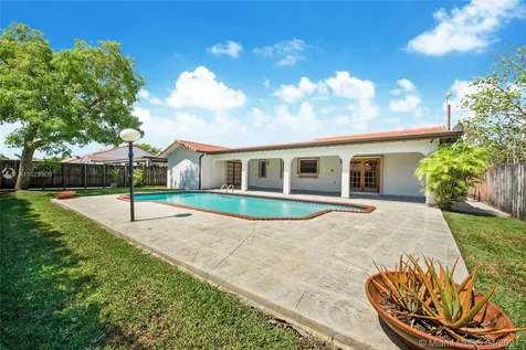 135 SW 136th Avenue Miami FL 33184
