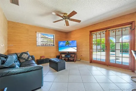 135 SW 136th Avenue Miami FL 33184