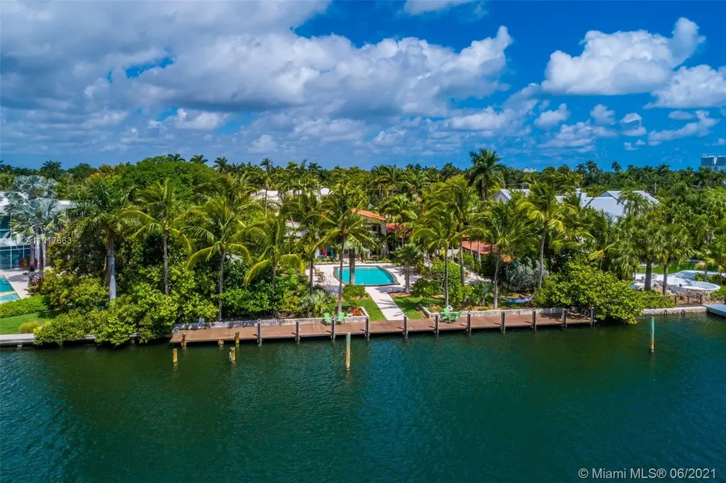 1040 N Southlake Drive Hollywood FL 33019