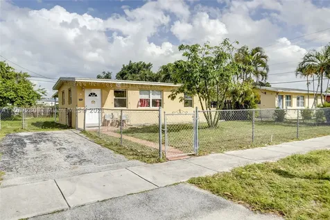 3761 SW 47th Avenue West Park FL 33023