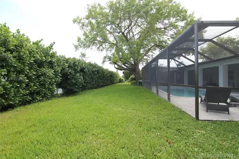 12175 SW 71st Court Pinecrest FL 33156