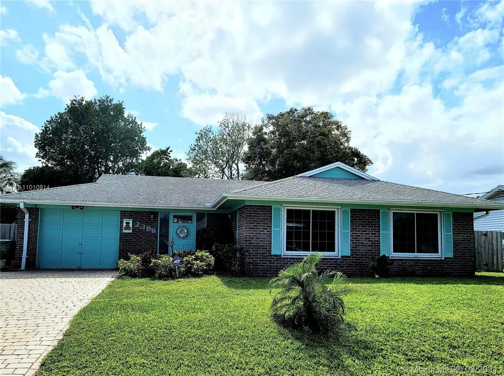 2398 SE Bordeaux Court Port St. Lucie FL 34952