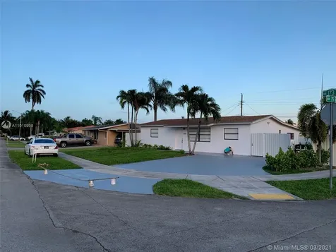 7898 NW 173rd Street Hialeah FL 33015