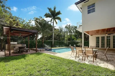 7621 SW 61st Avenue South Miami FL 33143