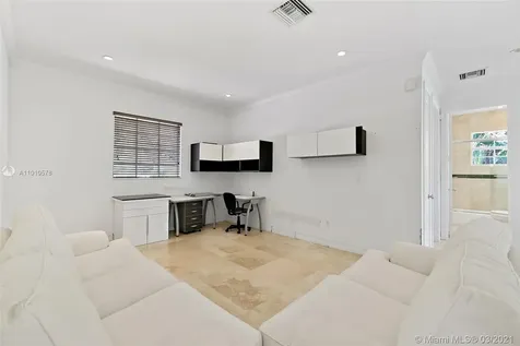 7621 SW 61st Avenue South Miami FL 33143