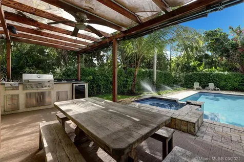 7621 SW 61st Avenue South Miami FL 33143