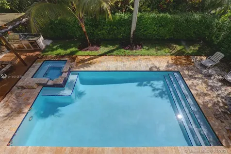 7621 SW 61st Avenue South Miami FL 33143
