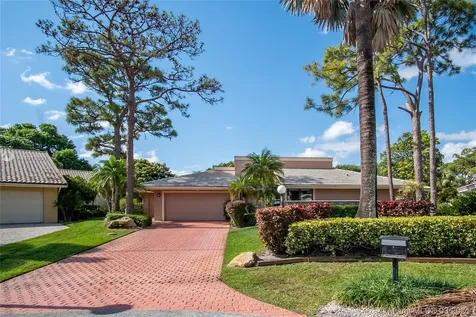 674 Lakewoode Circle W Delray Beach FL 33445