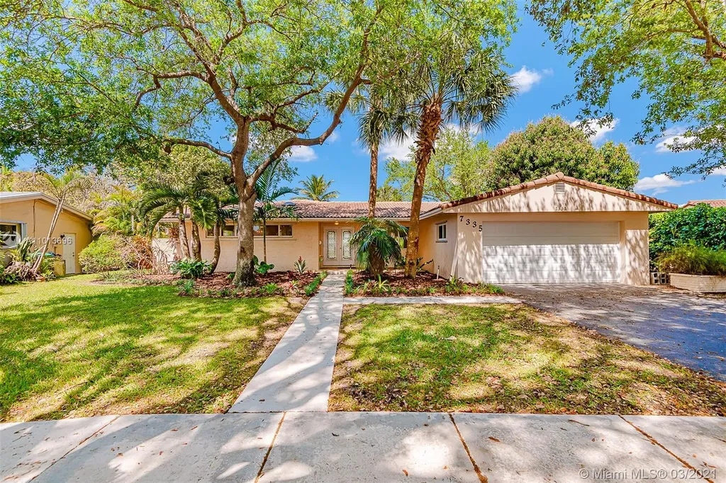 7335 Poinciana Court Miami Lakes FL 33014