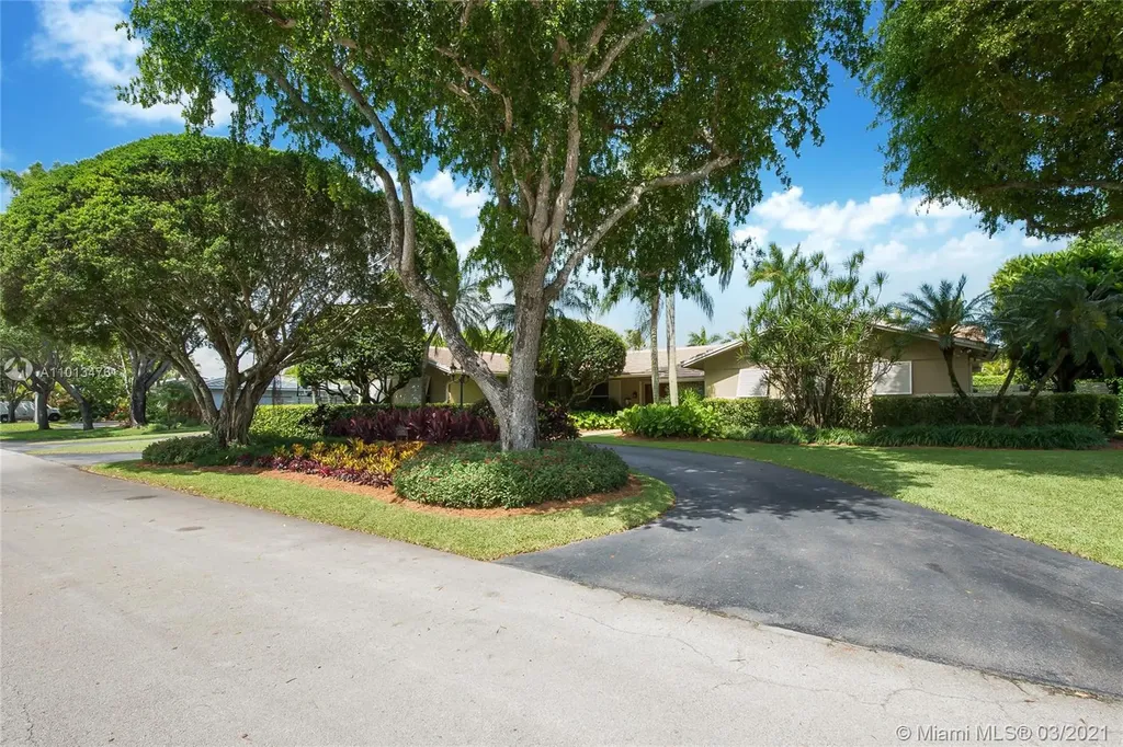11521 SW 72nd Court Pinecrest FL 33156