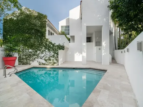7125 E Lago Drive Coral Gables FL 33143