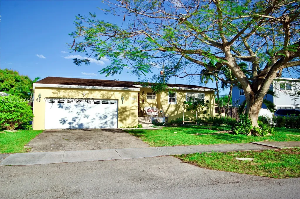 2201 SW 83rd Avenue Miami FL 33155