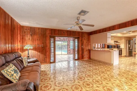 1130 SW 70th Terrace Plantation FL 33317